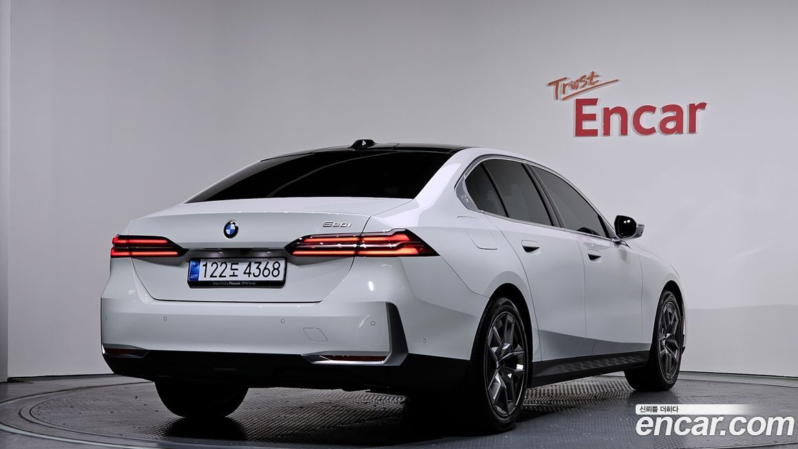 BMW 5-Series 520i, 2026