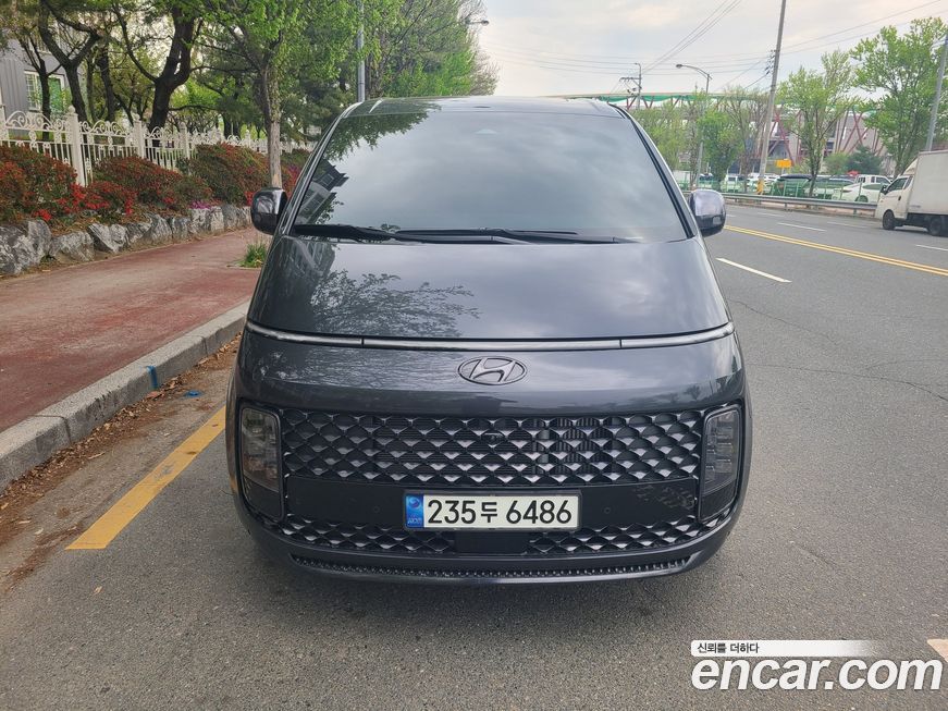 Hyundai Staria 4WD Lounge 7-Seater, 2023