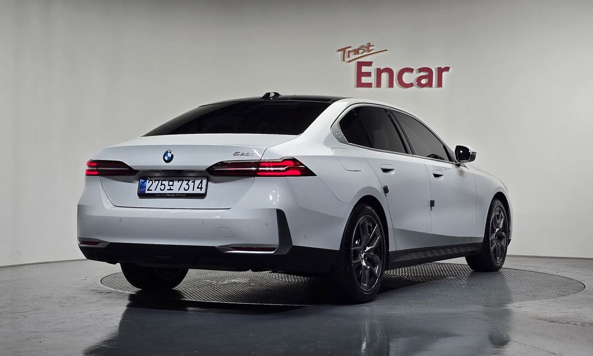 BMW 5-Series 520i, 2024