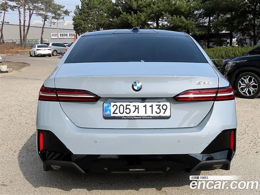 BMW 5-Series 520i M Sport, 2025