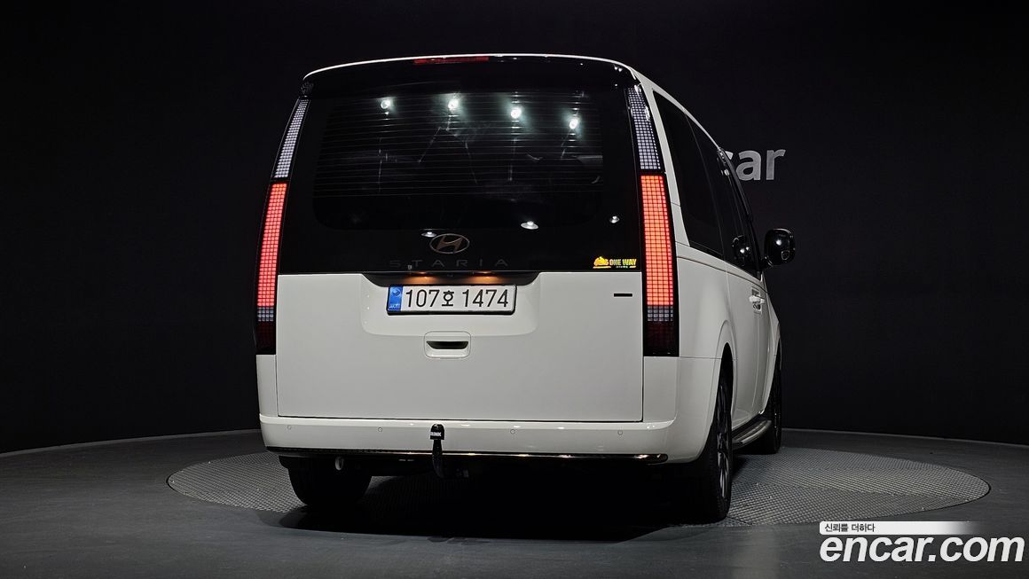 Hyundai Staria 4WD Lounge 7-Seater, 2025