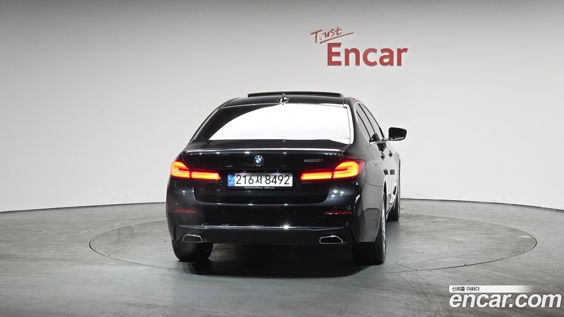 BMW 5-Series 530i Luxury, 2023