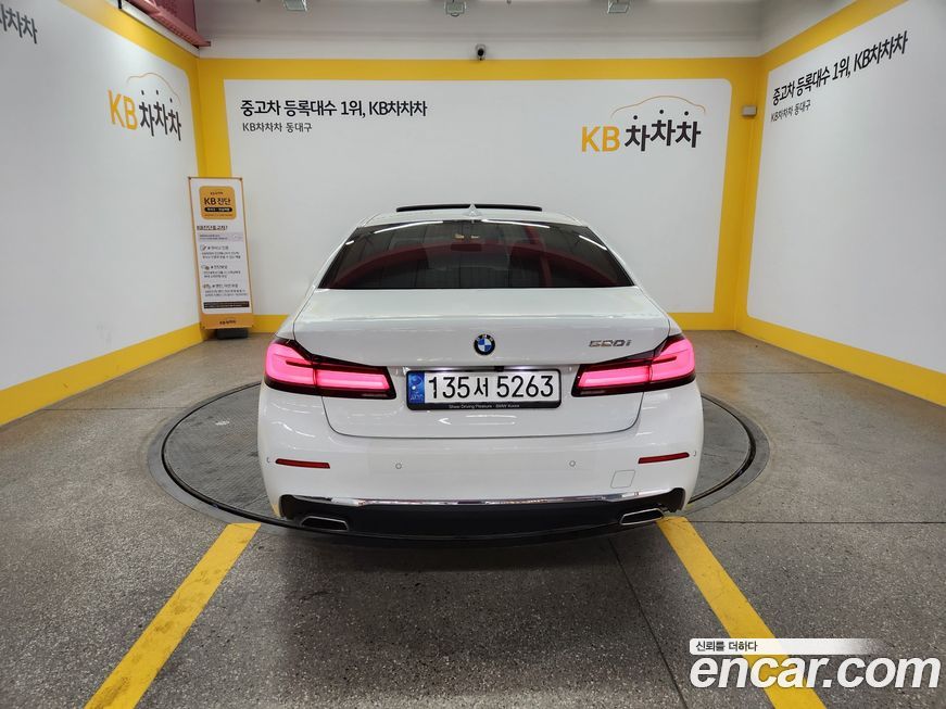 BMW 5-Series 520i Luxury, 2022