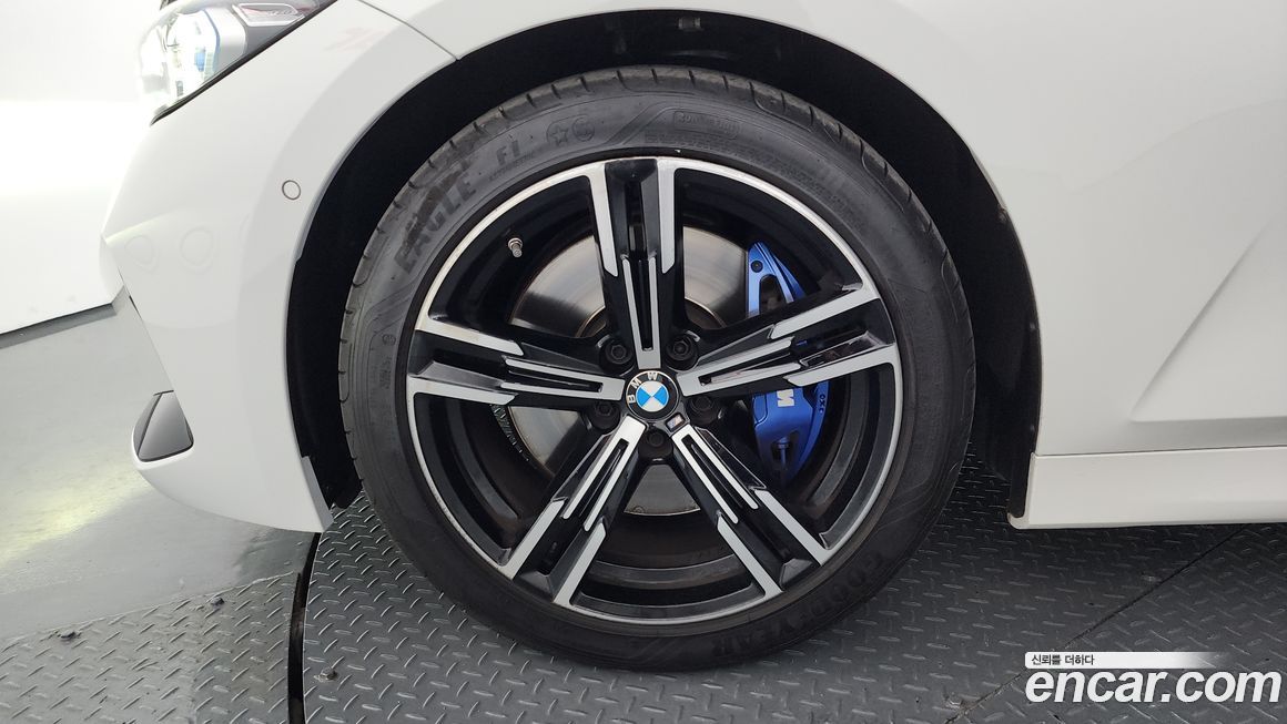 BMW 3-Series 320i M Sport, 2023