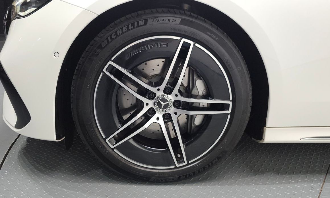 Mercedes-Benz E-Class E300 4MATIC AMG Line, 2024