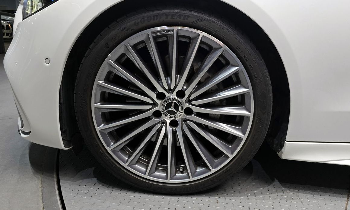 Mercedes-Benz C-Class C300 4MATIC AMG Line, 2023