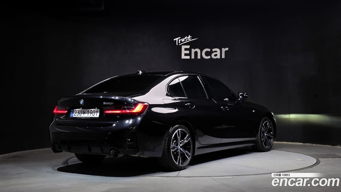 BMW 3-Series 320i M Sport, 2025