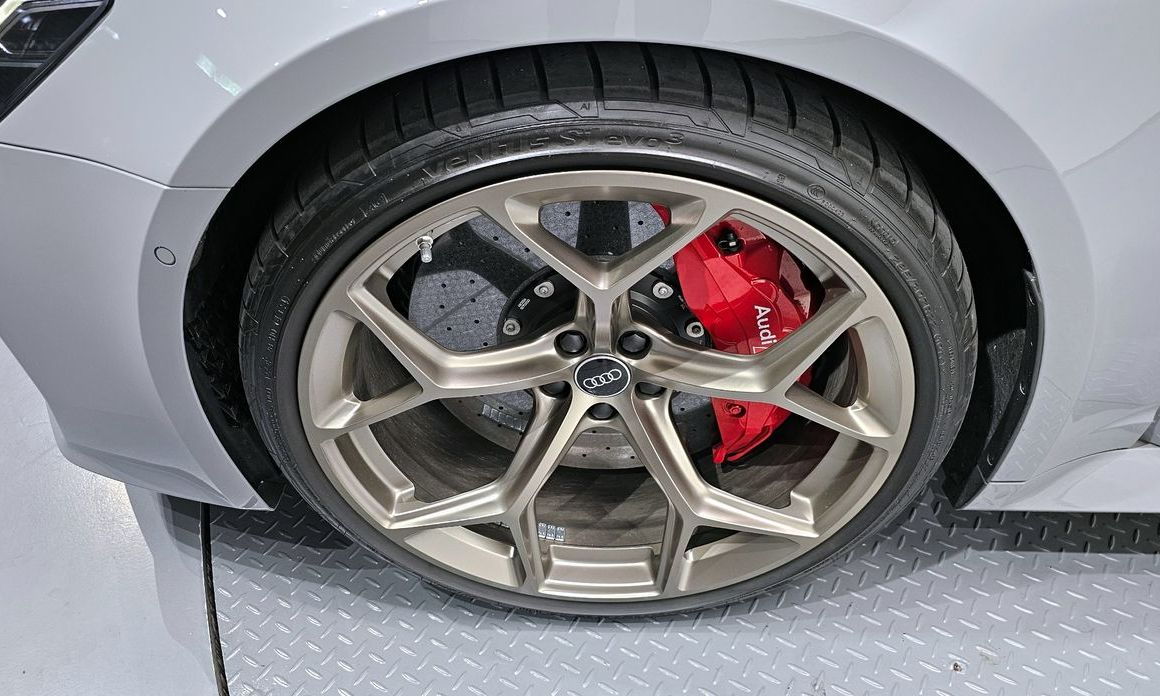 Audi RS6 4.0 TFSI Quattro Avant Performance, 2025