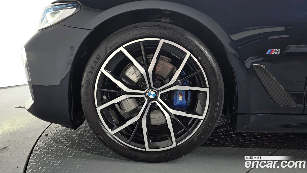 BMW 5-Series 530i xDrive M Sport Package, 2023