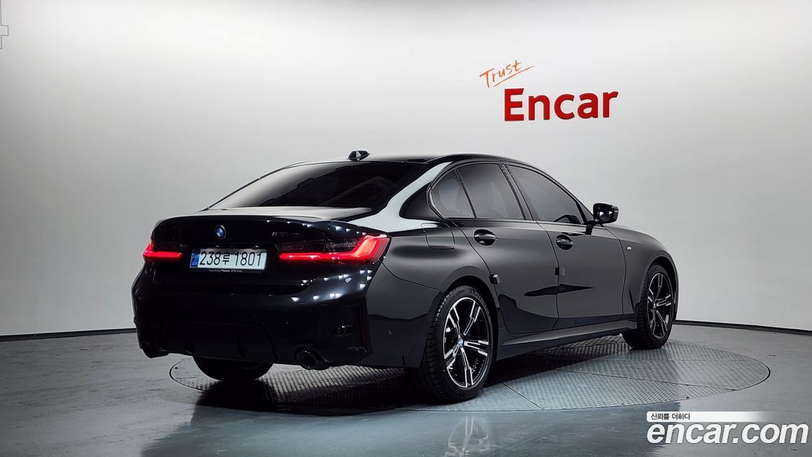 BMW 3-Series 320i M Sport, 2024