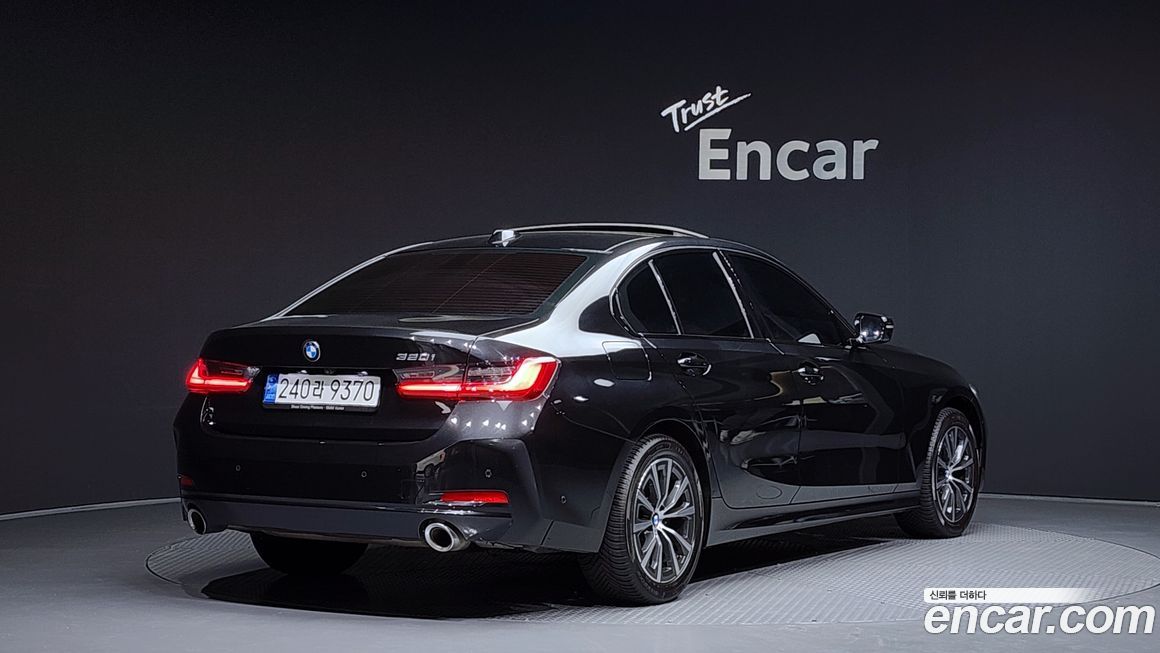 BMW 3-Series 320i, 2023