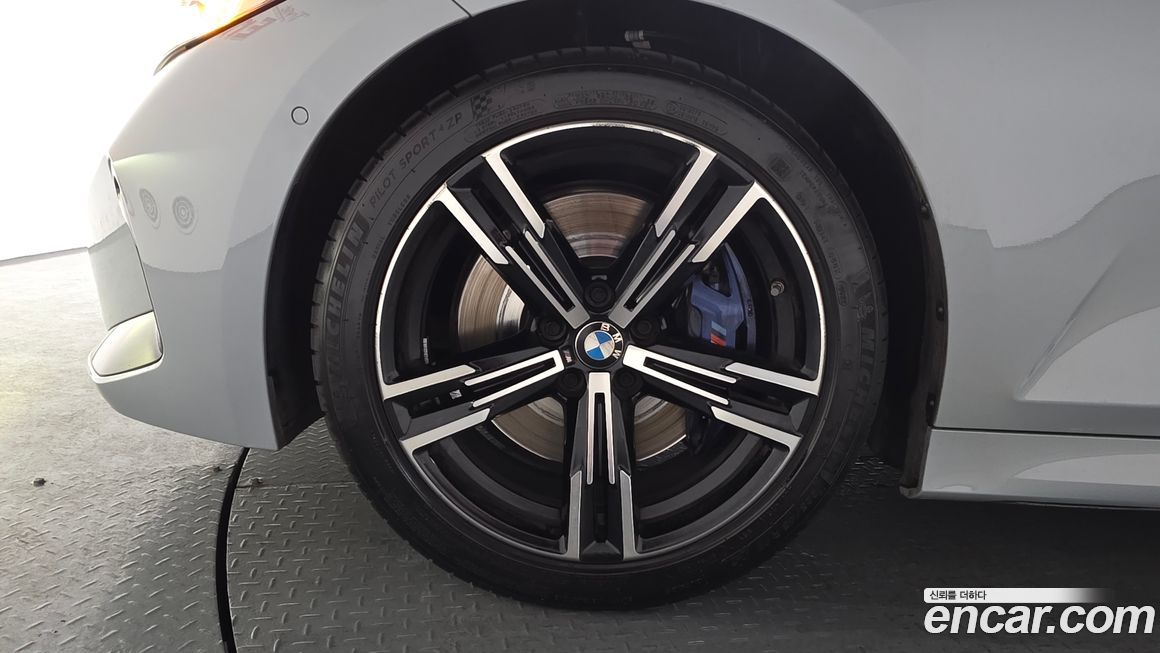 BMW 3-Series 320i M Sport, 2023