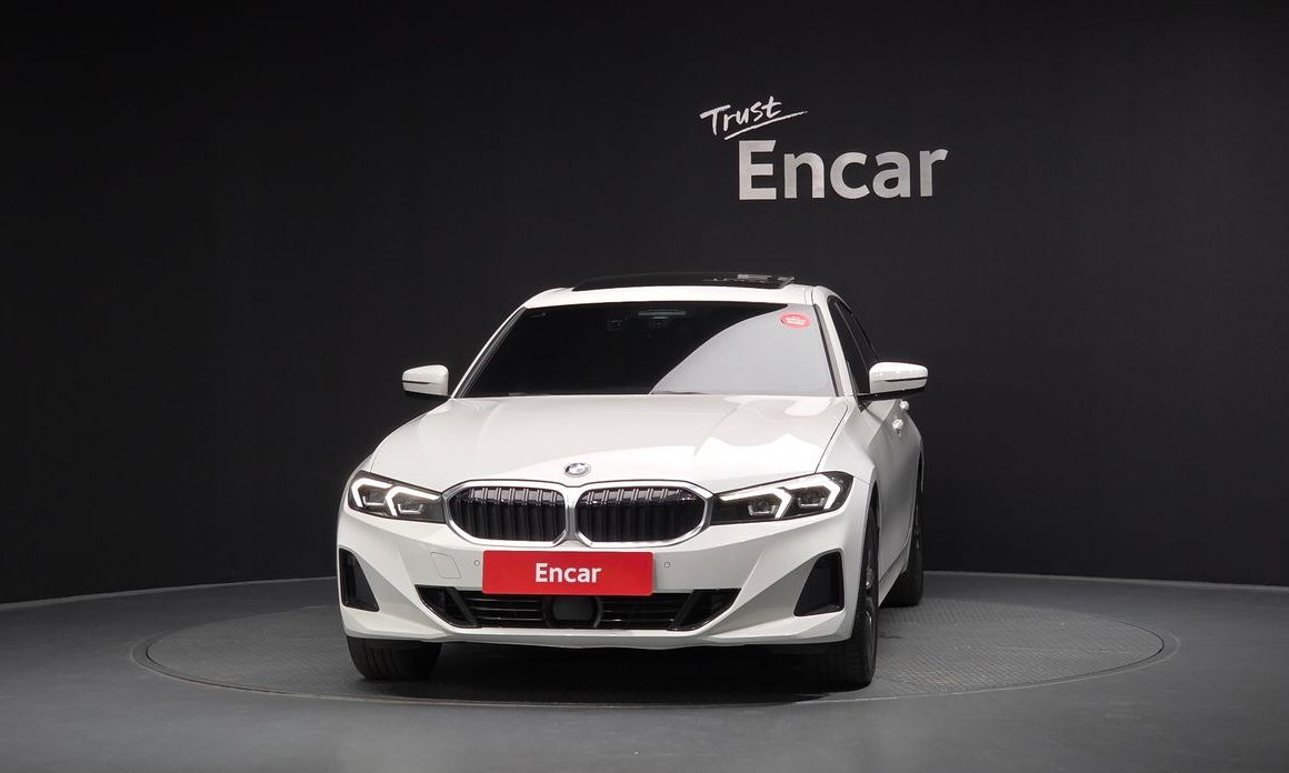BMW 3-Series 320i, 2024