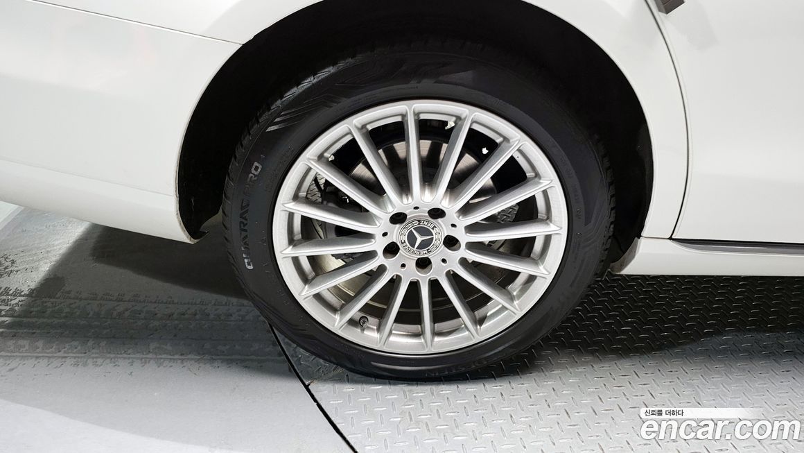 Mercedes-Benz E-Class E220d 4MATIC Exclusive, 2023