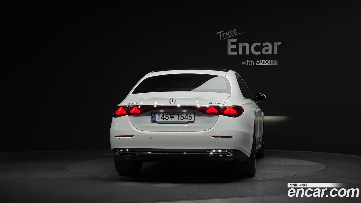 Mercedes-Benz E-Class E300 4MATIC Exclusive, 2025