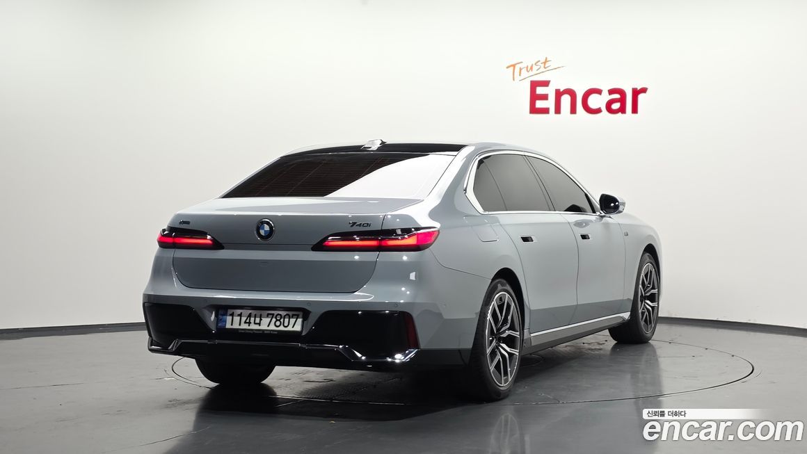 BMW 7-Series 740i sDrive M Sport Individual, 2023