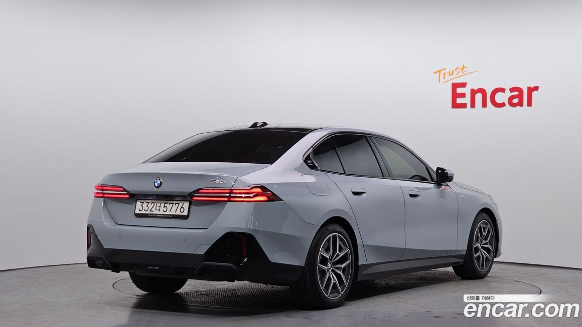 BMW 5-Series 520i M Sport, 2025