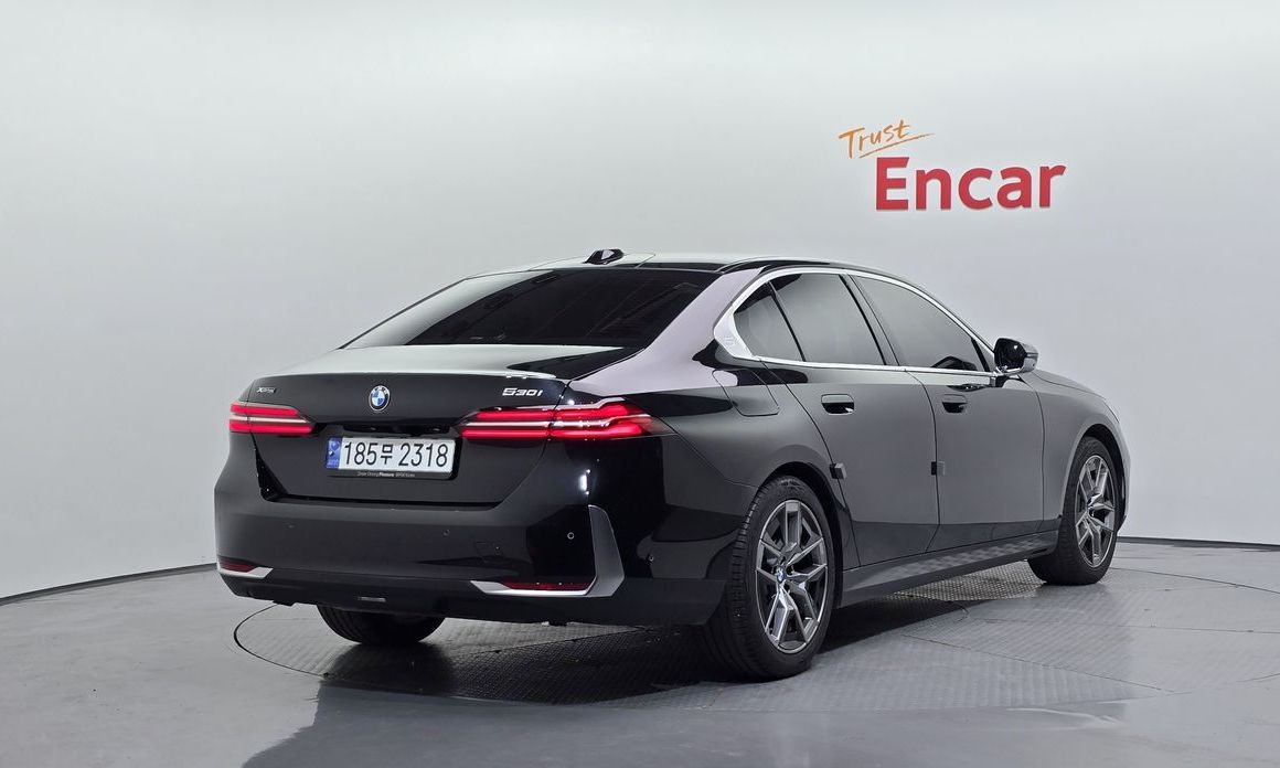 BMW 5-Series 530i xDrive, 2024