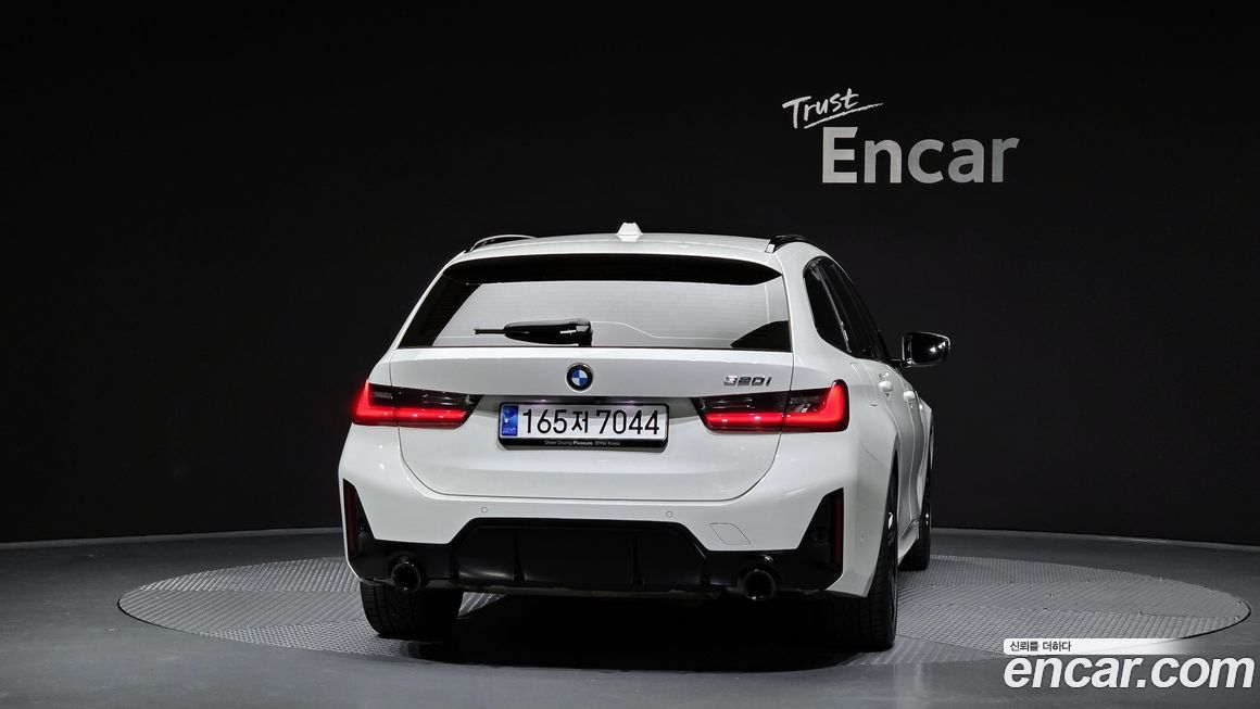 BMW 3-Series 320i Touring M Sports, 2024