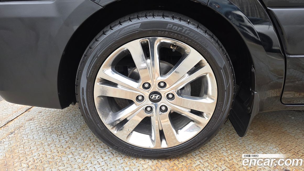 Hyundai Solati 15-seater, 2024