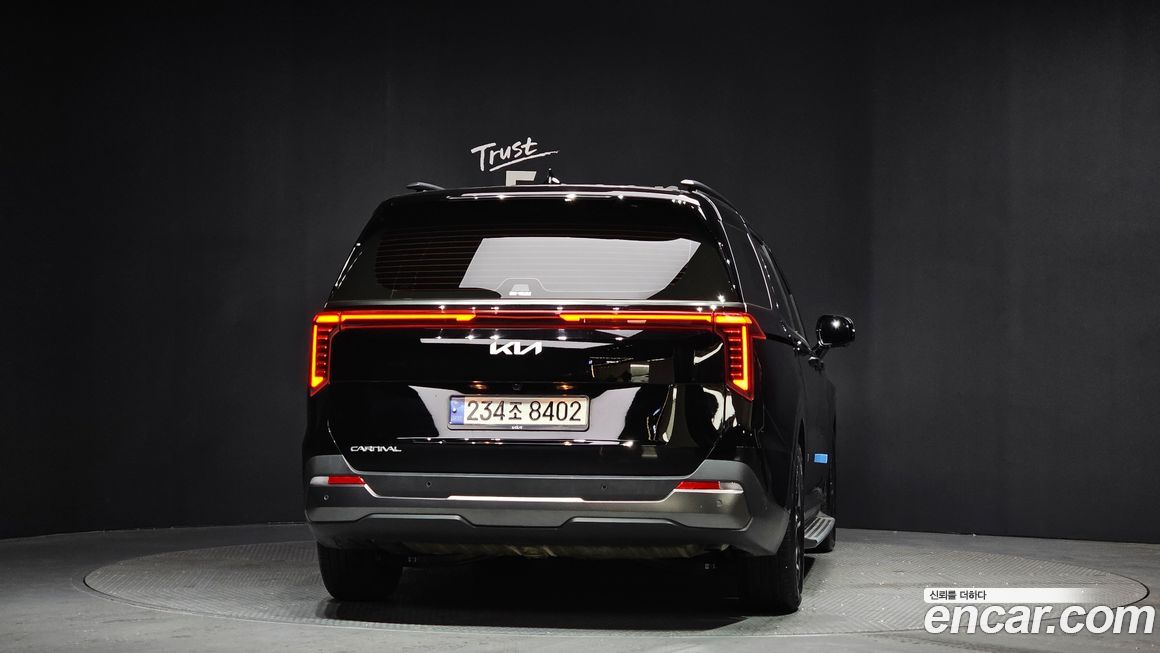 Kia Carnival 7-Seater Gravity, 2024