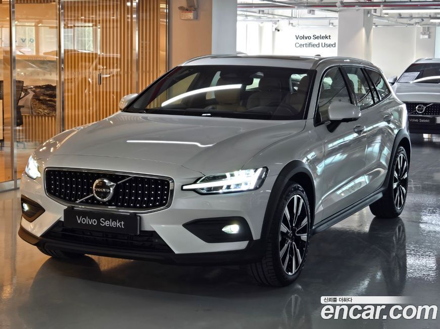 Volvo V60 B5 Ultra AWD, 2025