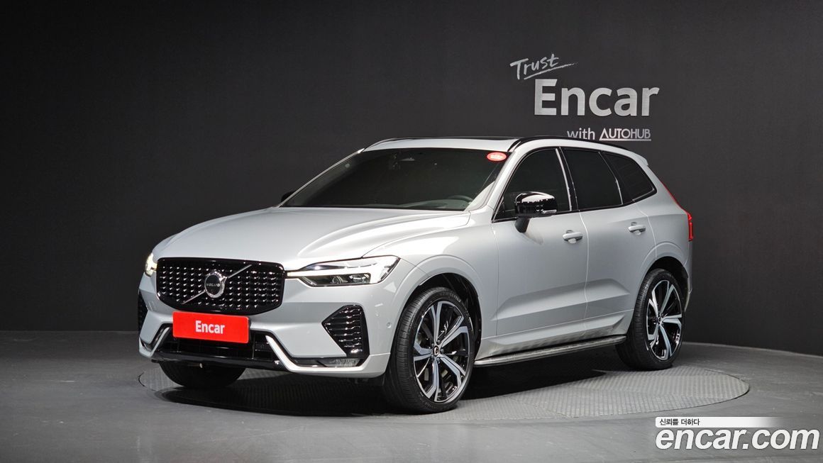 Volvo XC60 B6 R-Design, 2022