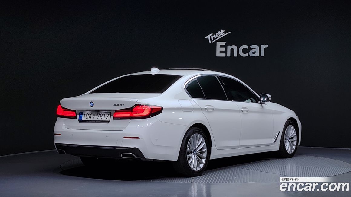 BMW 5-Series 520i Luxury, 2023