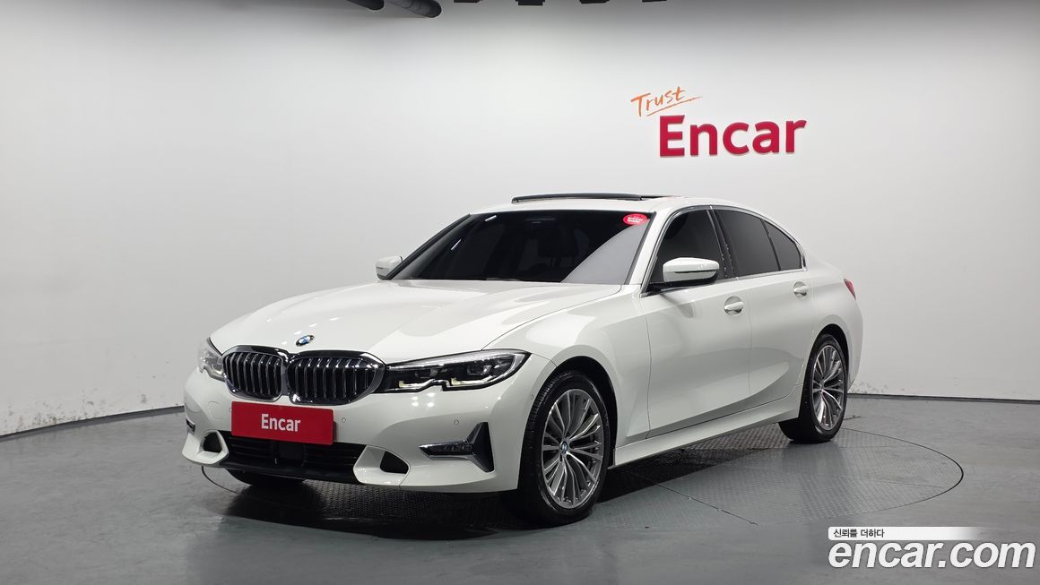 BMW 3-Series 320i Luxury, 2022