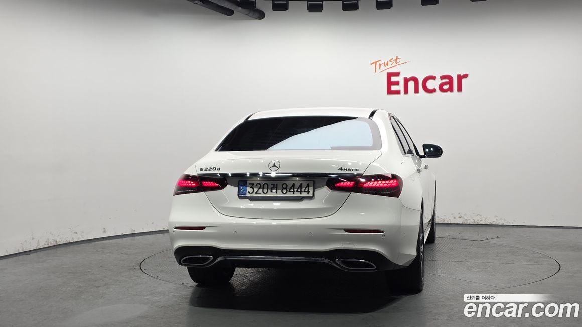 Mercedes-Benz E-Class E220d 4MATIC AMG Line, 2022