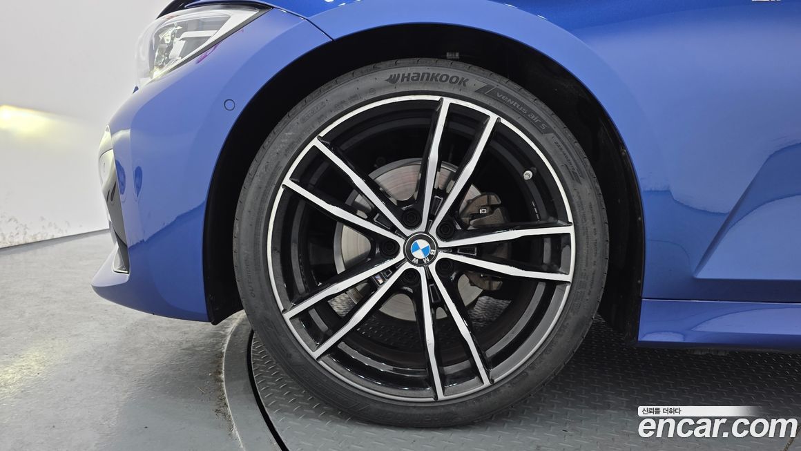 BMW 3-Series 320i M Sport, 2022