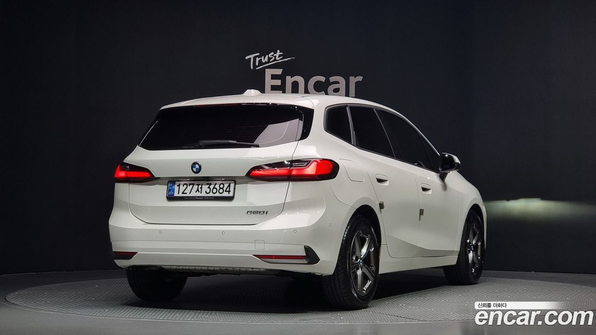 BMW 2-Series 220i Advantage, 2025