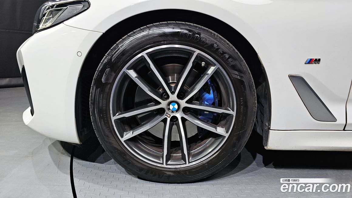 BMW 5-Series 520i M Sport, 2022