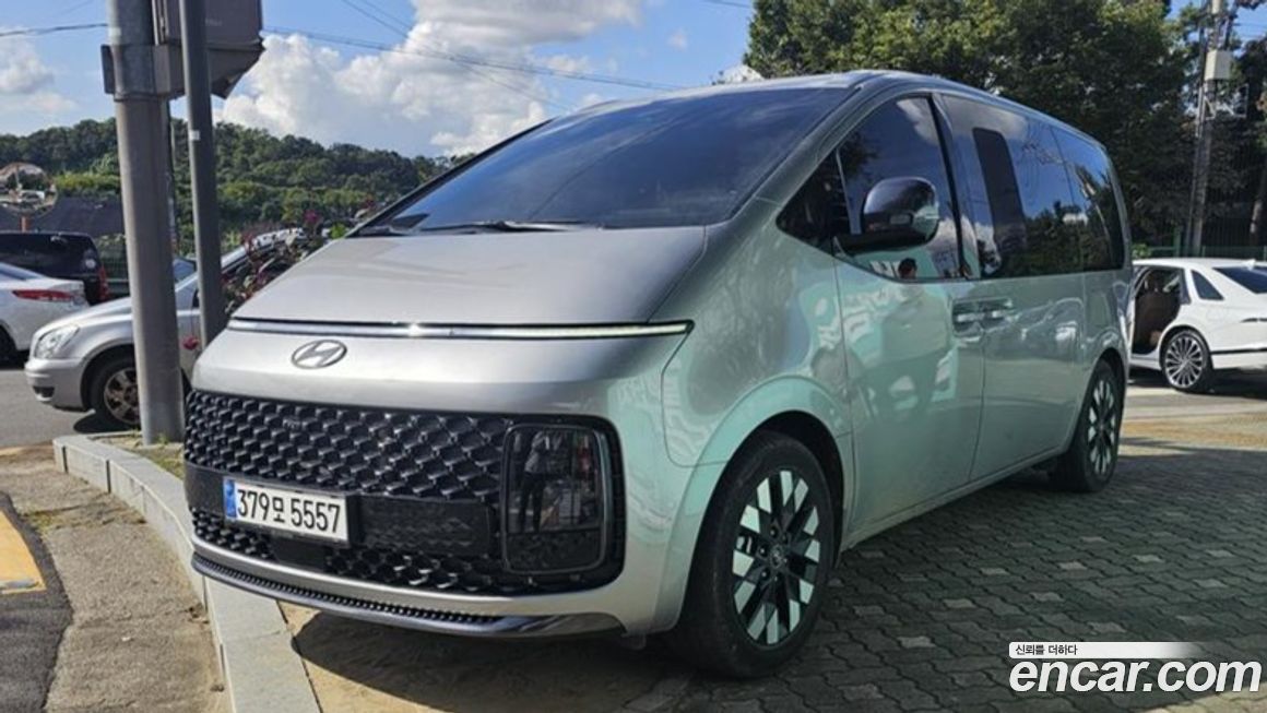 Hyundai Staria 4WD Lounge 9-Seater, 2025