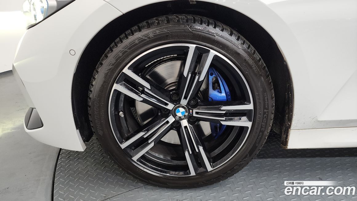 BMW 3-Series 320i M Sport, 2024