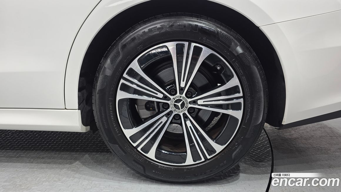 Mercedes-Benz E-Class E200 Avantgarde, 2024