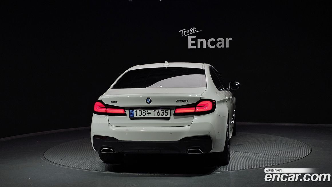 BMW 5-Series 530i xDrive M Sport Package, 2023