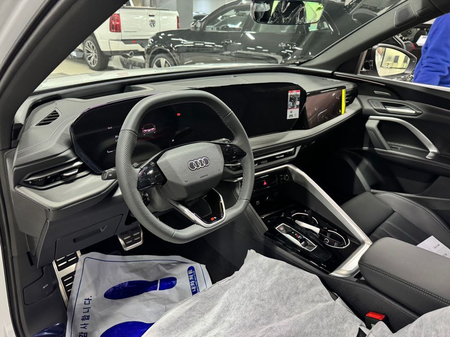 Audi Q5 40 TDI Quattro S Line Black Edition, 2025