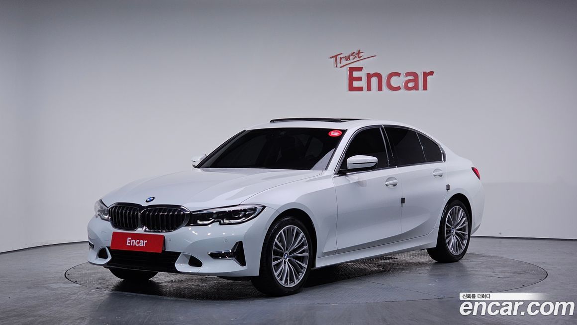 BMW 3-Series 320i Luxury, 2022