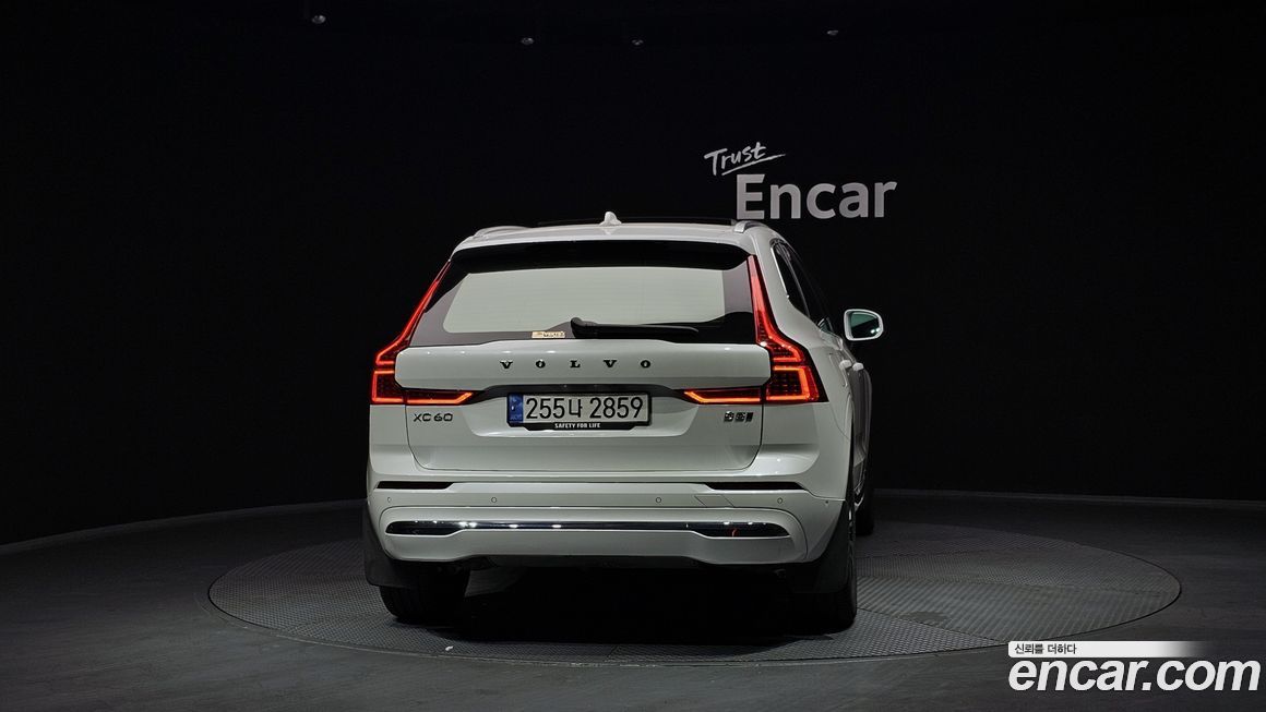 Volvo XC60 B5 Ultimate Bright, 2024