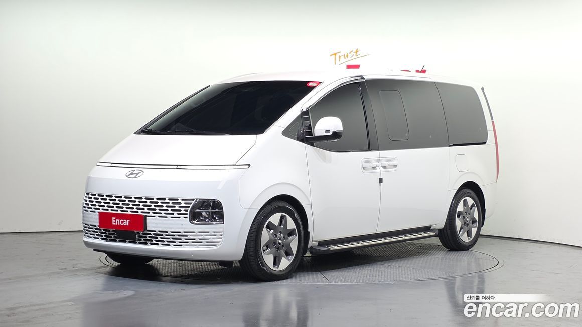 Hyundai Staria 4WD Tourer 9-Seater, 2025