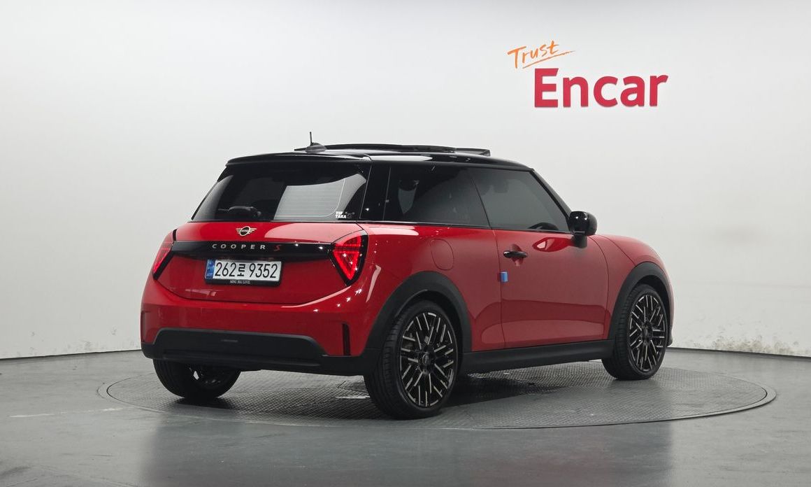 Mini Cooper Favoured, 2025