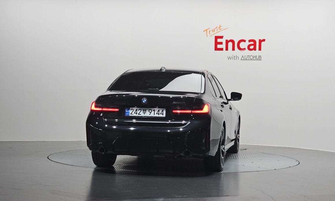 BMW 3-Series 320i M Sport, 2024