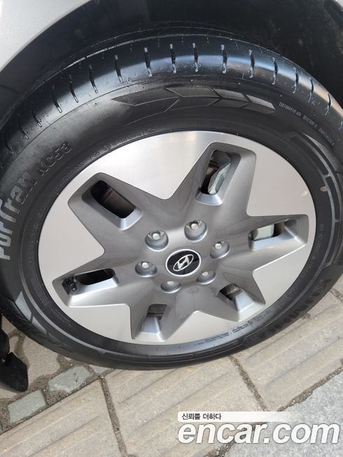 Hyundai Staria 4WD Tourer 11-Seater, 2024