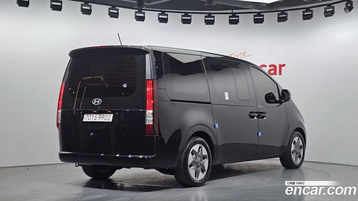 Hyundai Staria Tourer 11-Seater, 2025