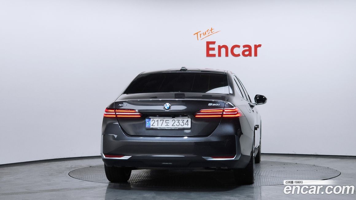 BMW 5-Series 530i xDrive, 2024