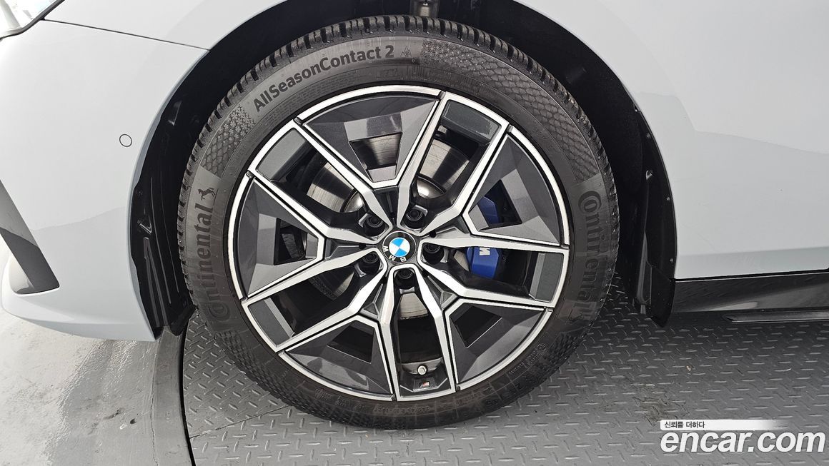 BMW 5-Series 520i M Sport, 2025