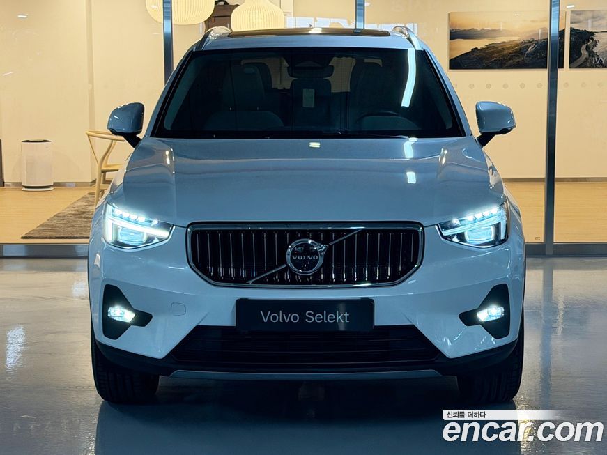 Volvo XC40 B4 Ultra Bright, 2025