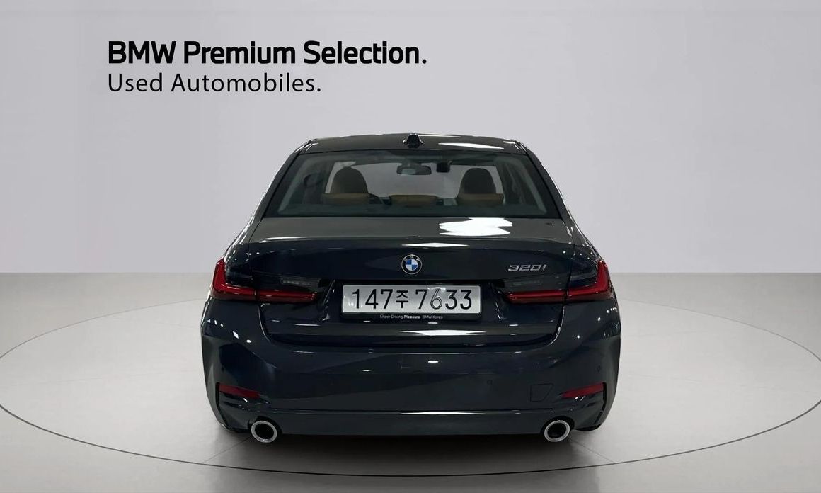 BMW 3-Series 320i, 2025