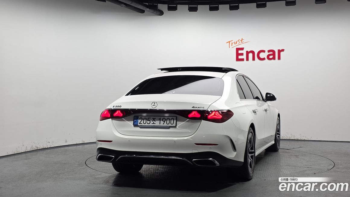 Mercedes-Benz E-Class E300 4MATIC AMG Line, 2025